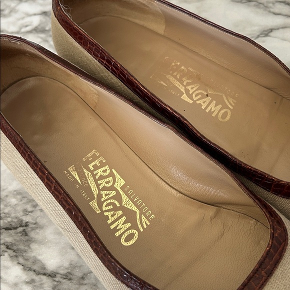 Salvatore Ferragamo | women’s 9 pumps brown crocodile embossed leather cap toe - Picture 3 of 14